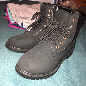 Cropped combat boots